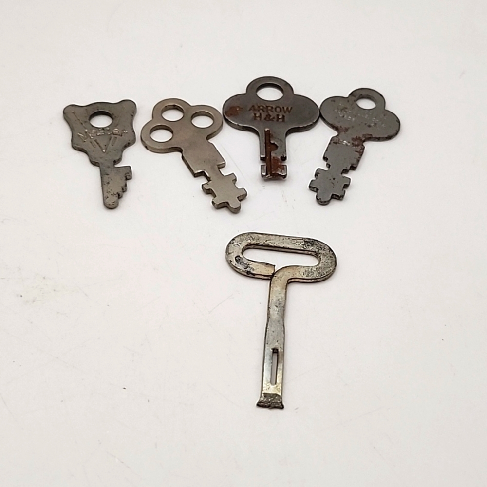 Vintage Keys 5 Count